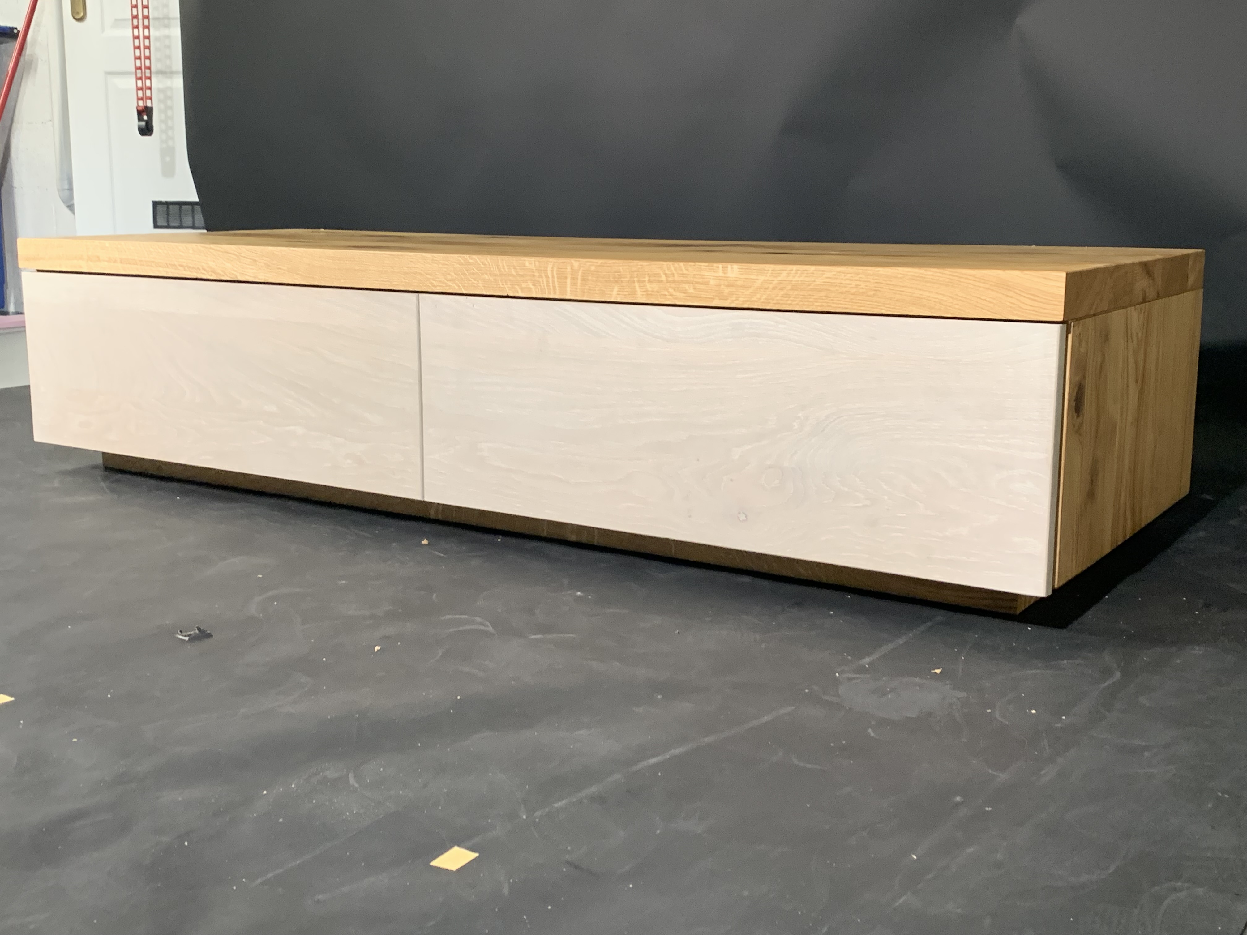 Meuble TV bicolore vu de face